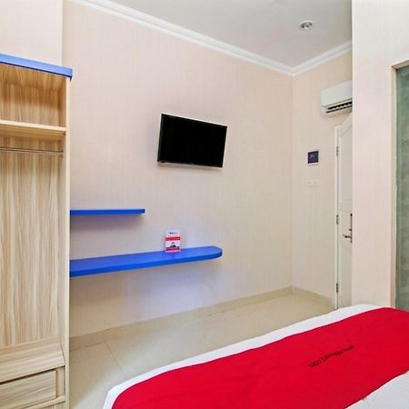 Reddoorz Plus @ Cideng Barat Джакарта Экстерьер фото
