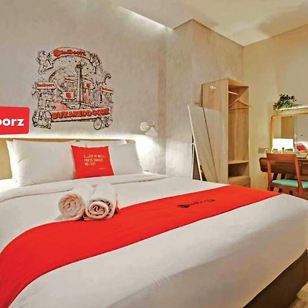 Reddoorz Plus @ Cideng Barat Джакарта Экстерьер фото