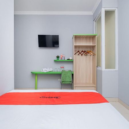Reddoorz Plus @ Cideng Barat Джакарта Экстерьер фото