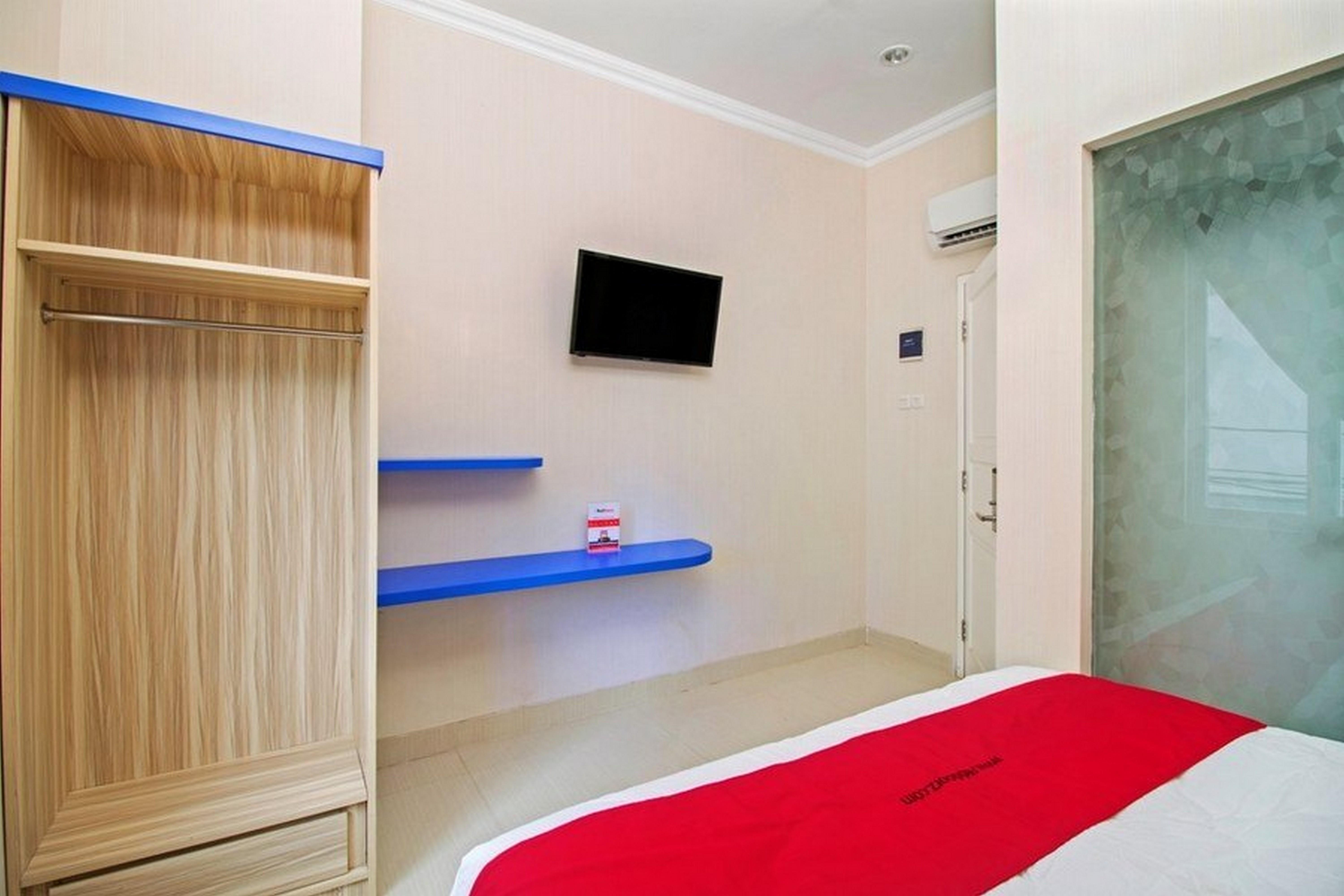 Reddoorz Plus @ Cideng Barat Джакарта Экстерьер фото